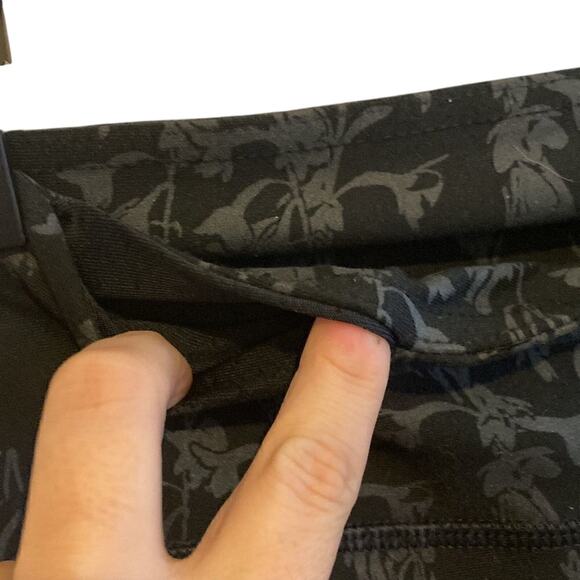 Fabletics High-Rise Outlined Floral Nature Crop Pedal Pushing Workout Leggings - Picture 5 of 7